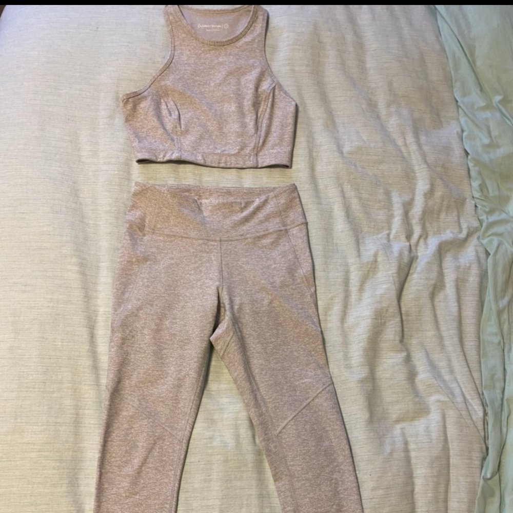 Outdoor Voices Set in Dove, size small